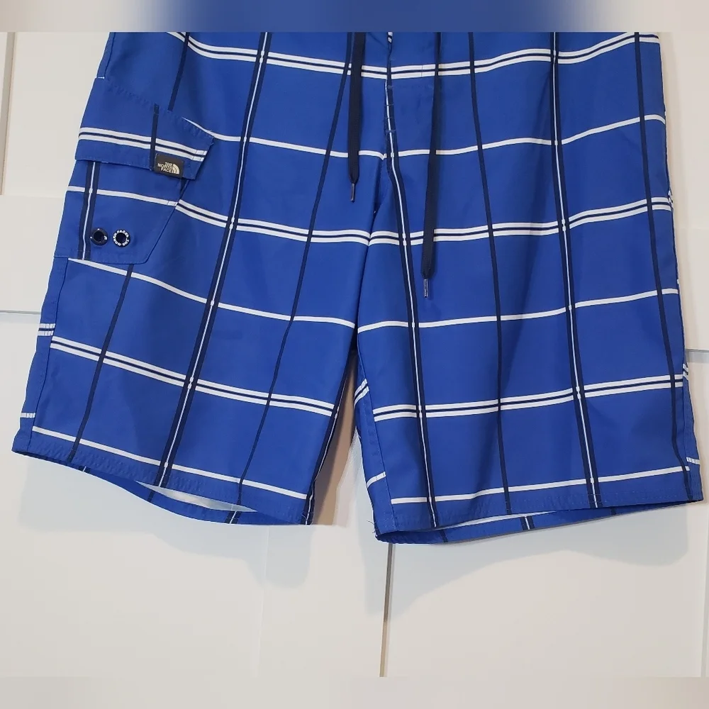 The North Face Blue White Black Plaid Boardshorts Size 36